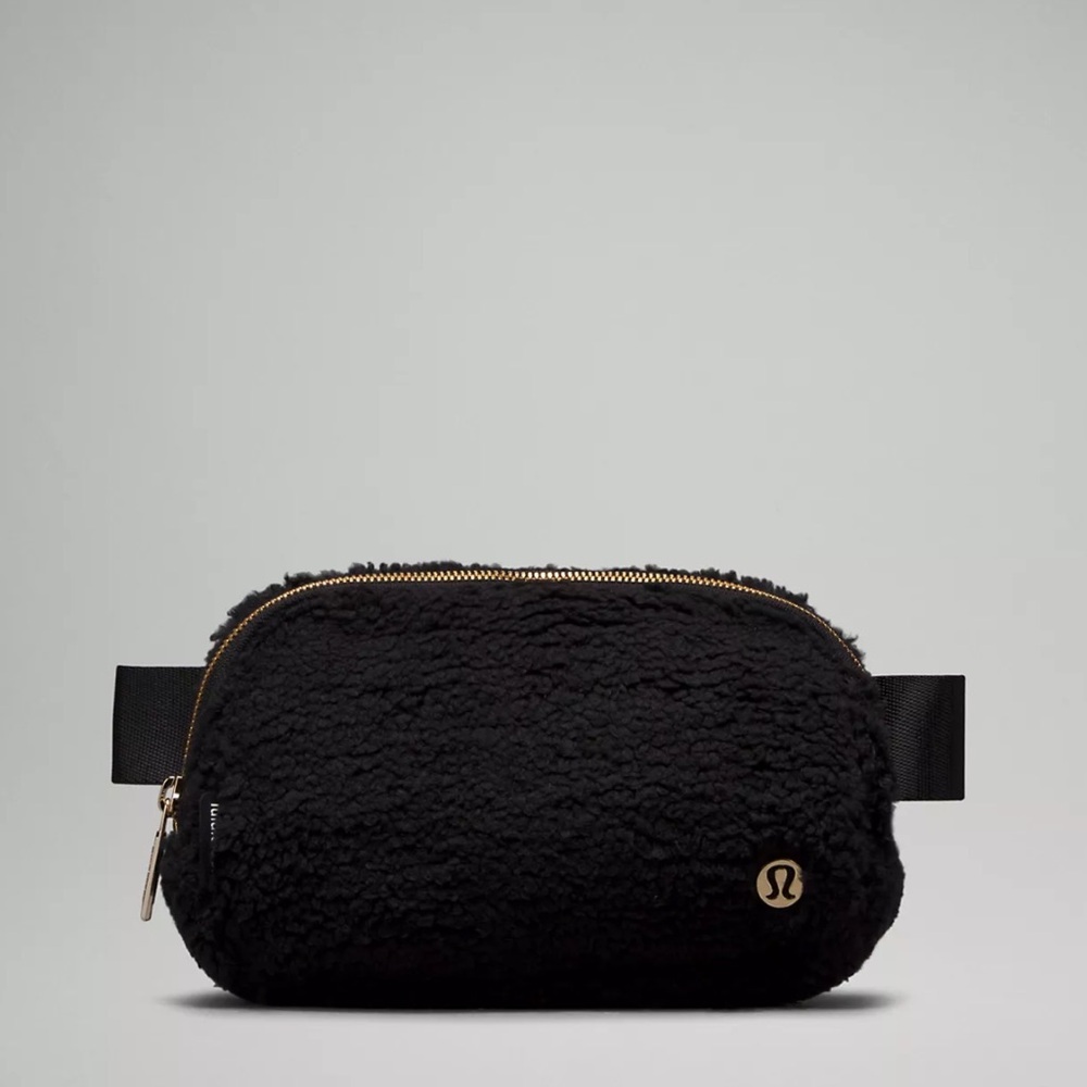 Lululemon Sherpa belt bag- perfect condition!